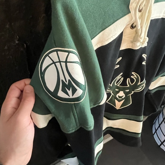 Hoodie 47 Milwaukee bucks nba size large like new - Picture 2 of 3